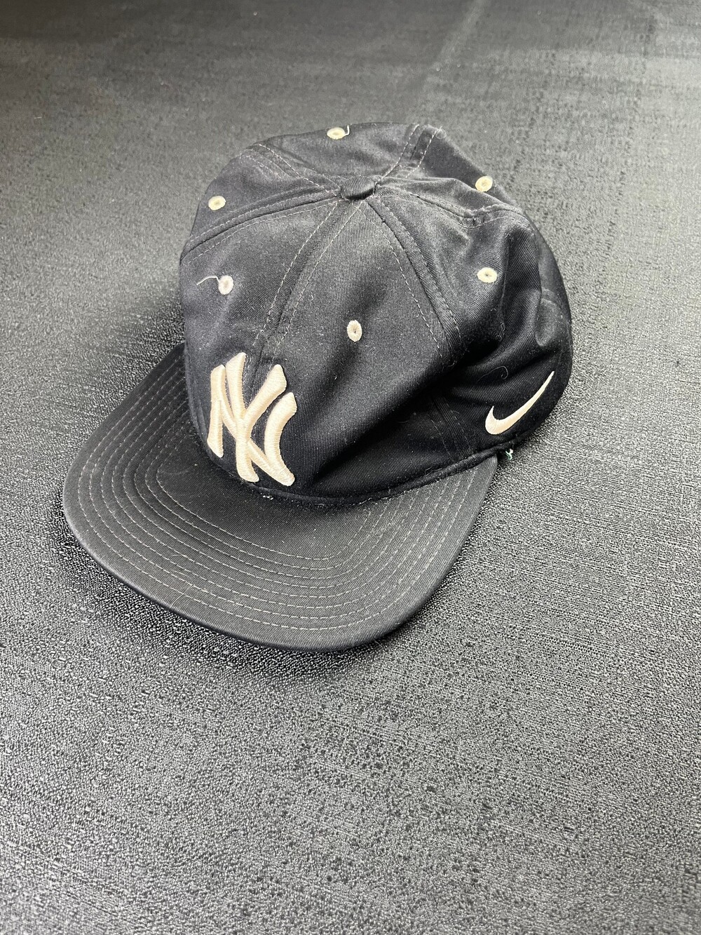 Nike New York Yankees Baseball Cap One Size Fits Most Black Green Underside Brim